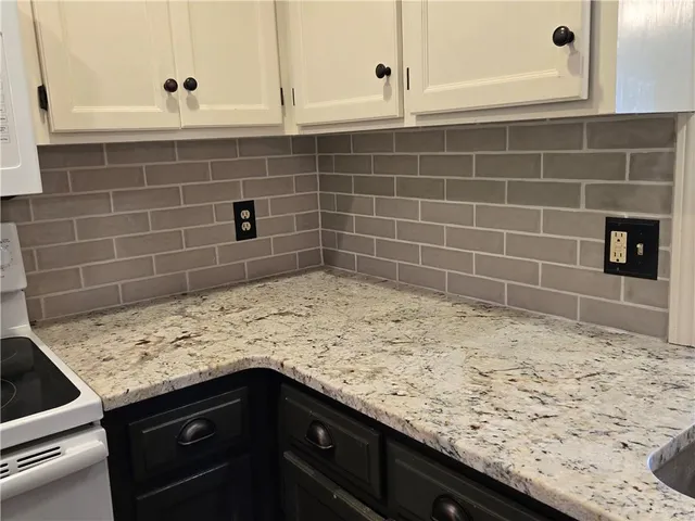 $325,000 | 17305 East 52nd Street South, Independence, MO 64055