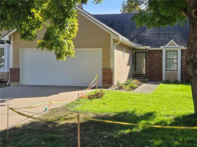 $325,000 | 17305 East 52nd Street South, Independence, MO 64055