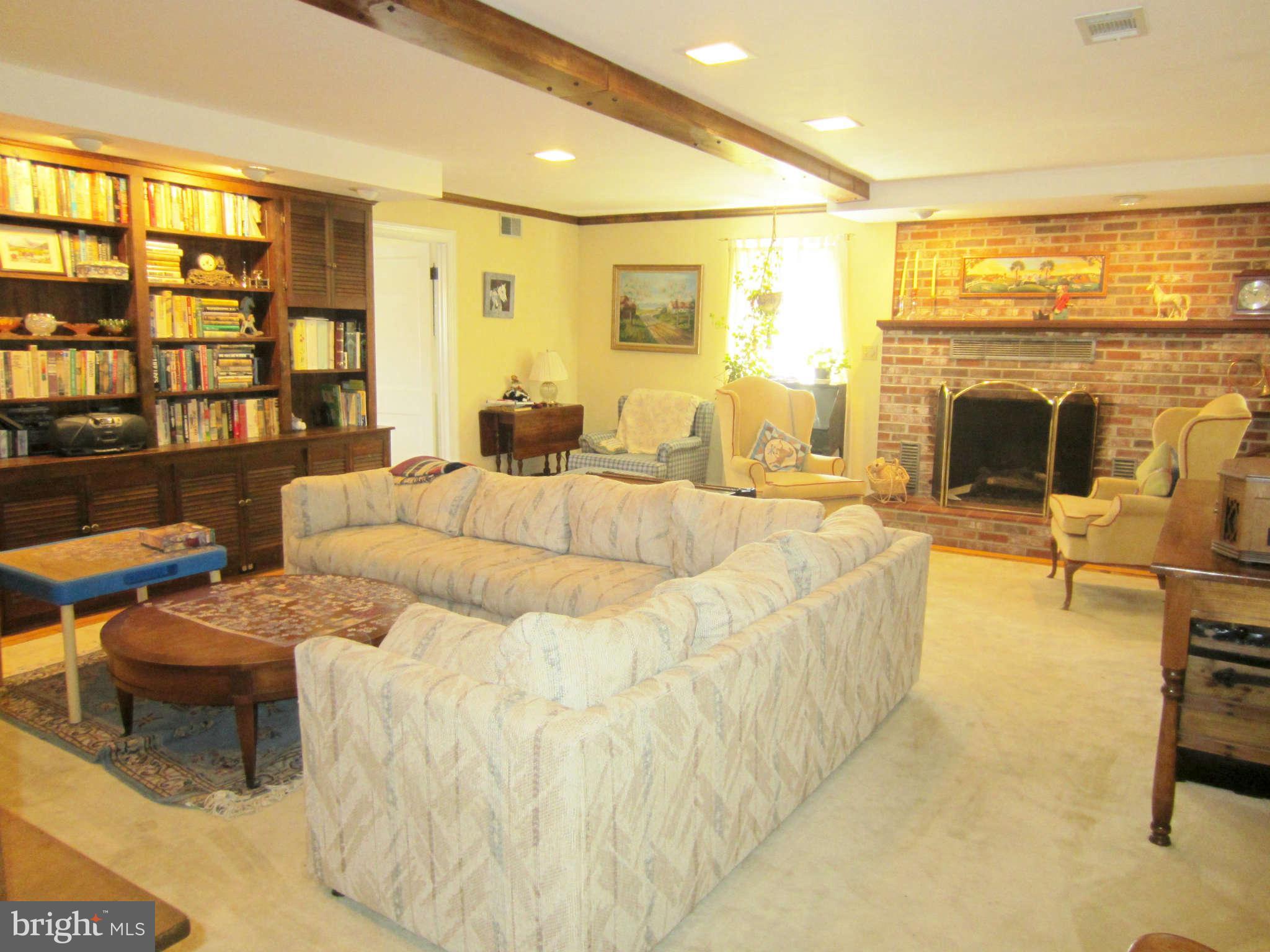 609 Bayard Road Lothian, MD 20711 - Photo 5 of 30 Living Room