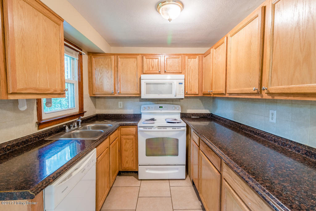 8417 Robbins Road Louisville, KY 40258 - Photo 8 of 24 8417 Robbins Rd-8