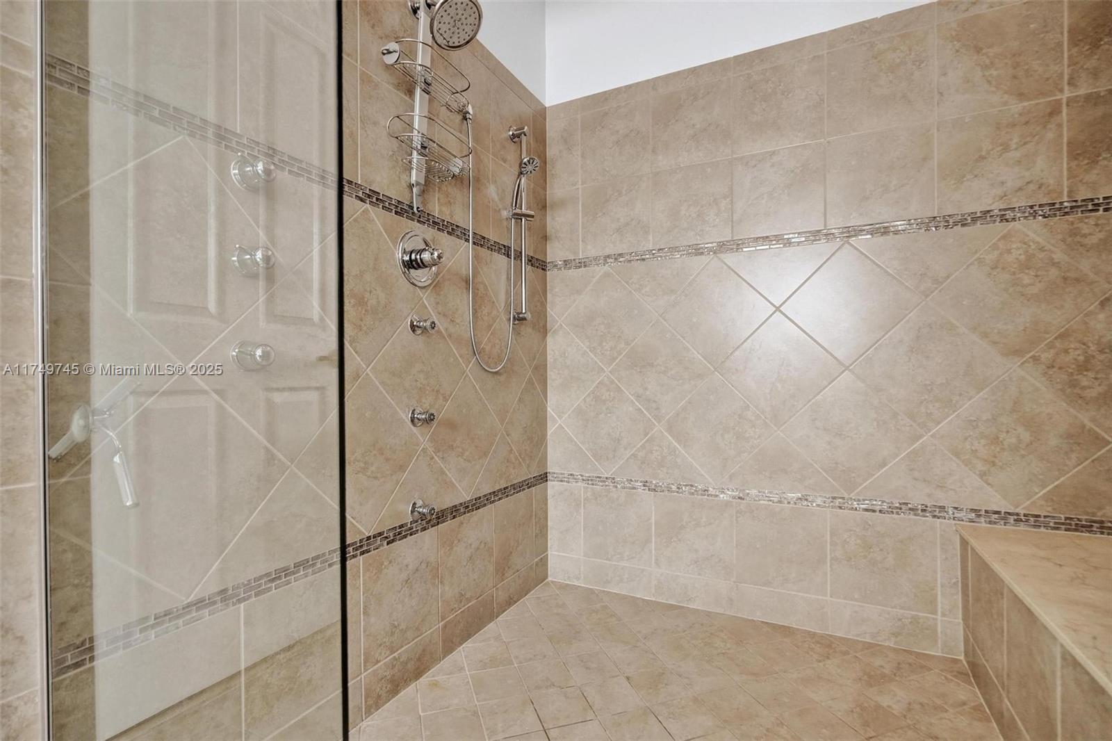 4455 Parkside Road Davie, FL 33328 - Photo 13 of 66 Private Bathroom - Shower Bedroom 1