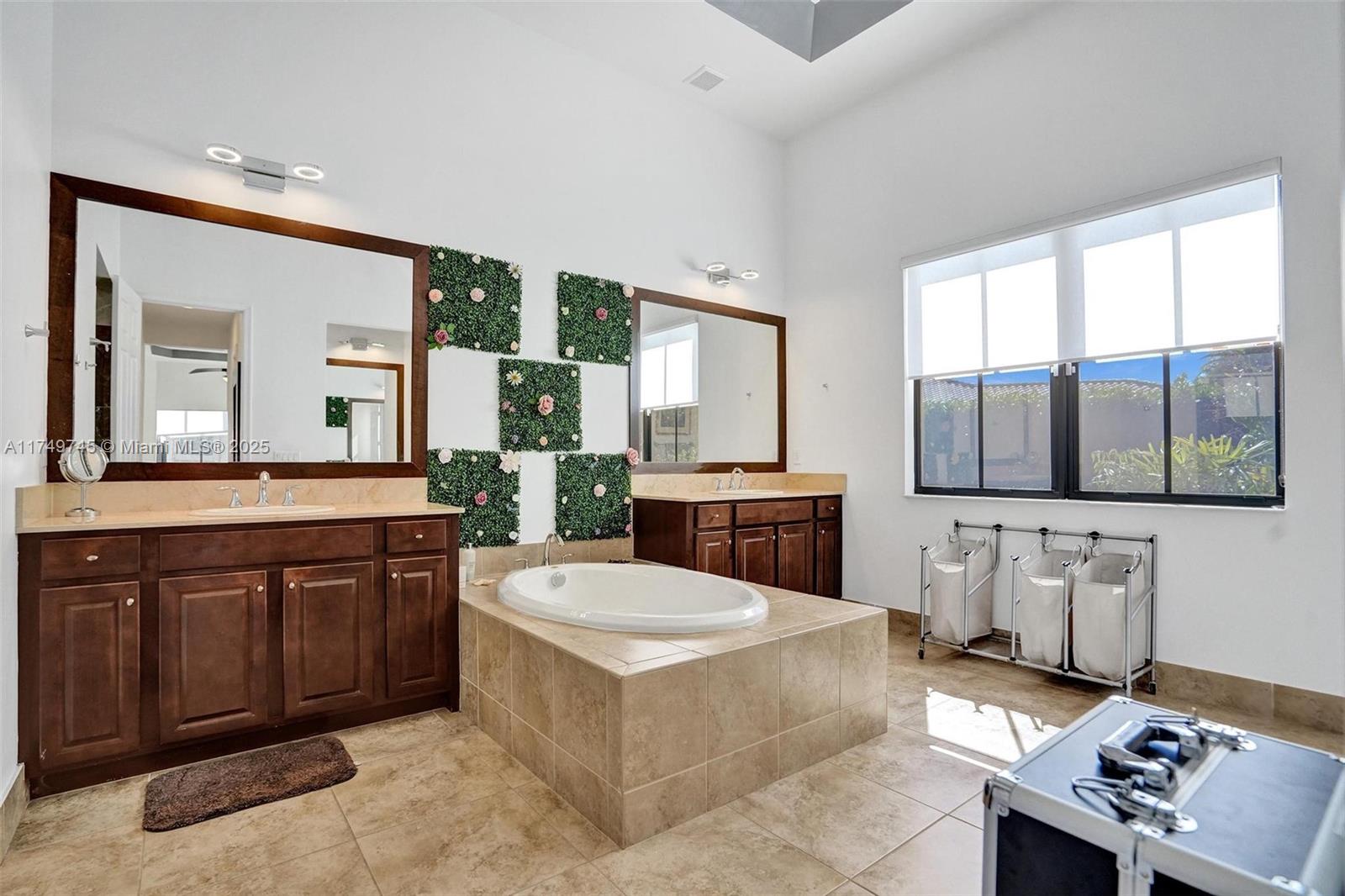 4455 Parkside Road Davie, FL 33328 - Photo 14 of 66 Private Bathroom - Double Sink Bedroom 1