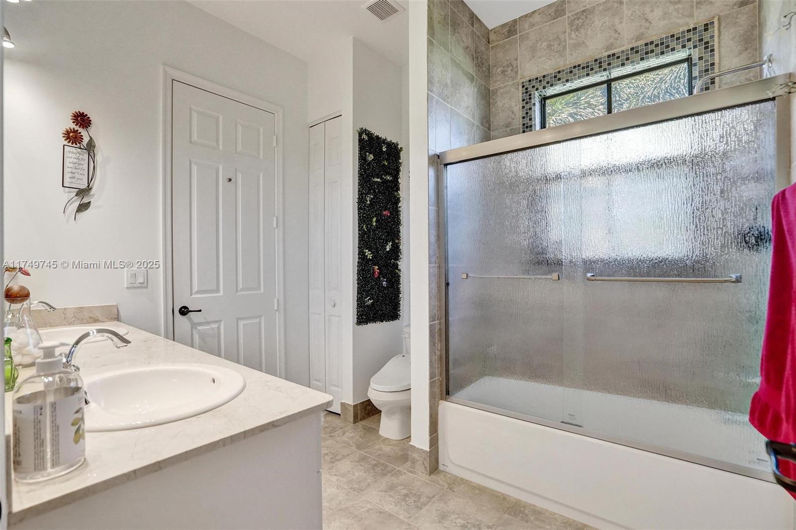 4455 Parkside Road Davie, FL 33328 - Photo 32 of 66 Bathroom #2 Conecting with bedroom #2 and Bedroom #3