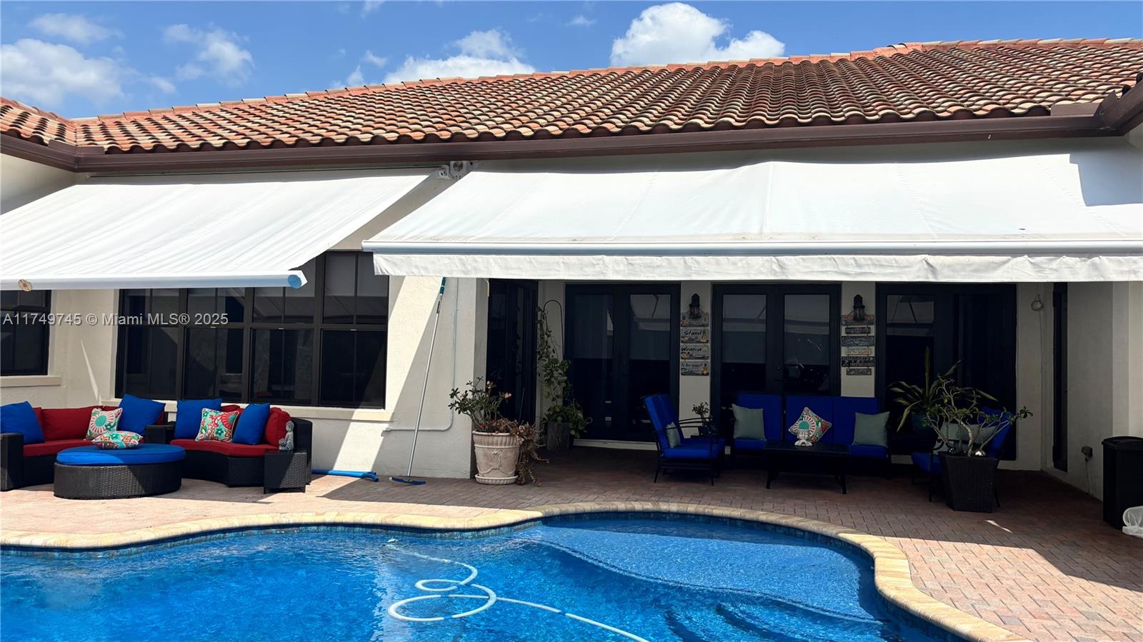 4455 Parkside Road Davie, FL 33328 - Photo 46 of 66 a living room with furniture