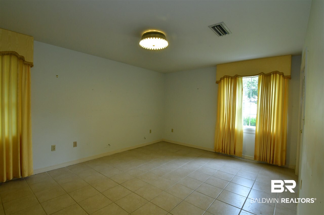 1003 North Pine Street Foley, AL 36535 - Photo 16 of 44