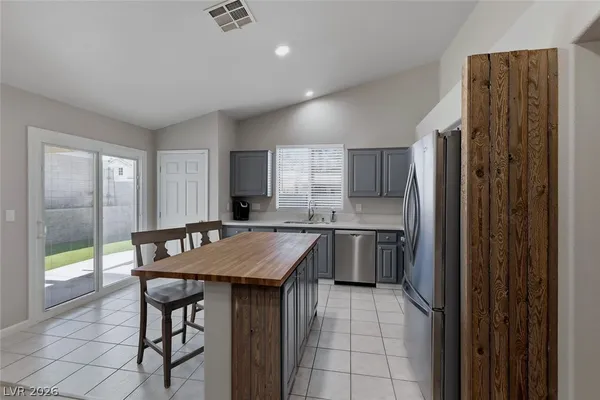 $3,000 | 833 Glitter Glen Court, Las Vegas, NV 89123