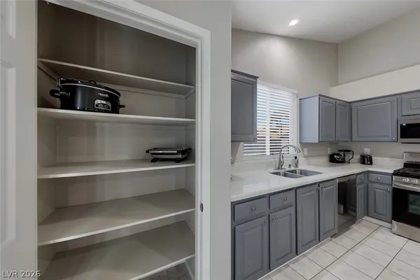 $3,000 | 833 Glitter Glen Court, Las Vegas, NV 89123