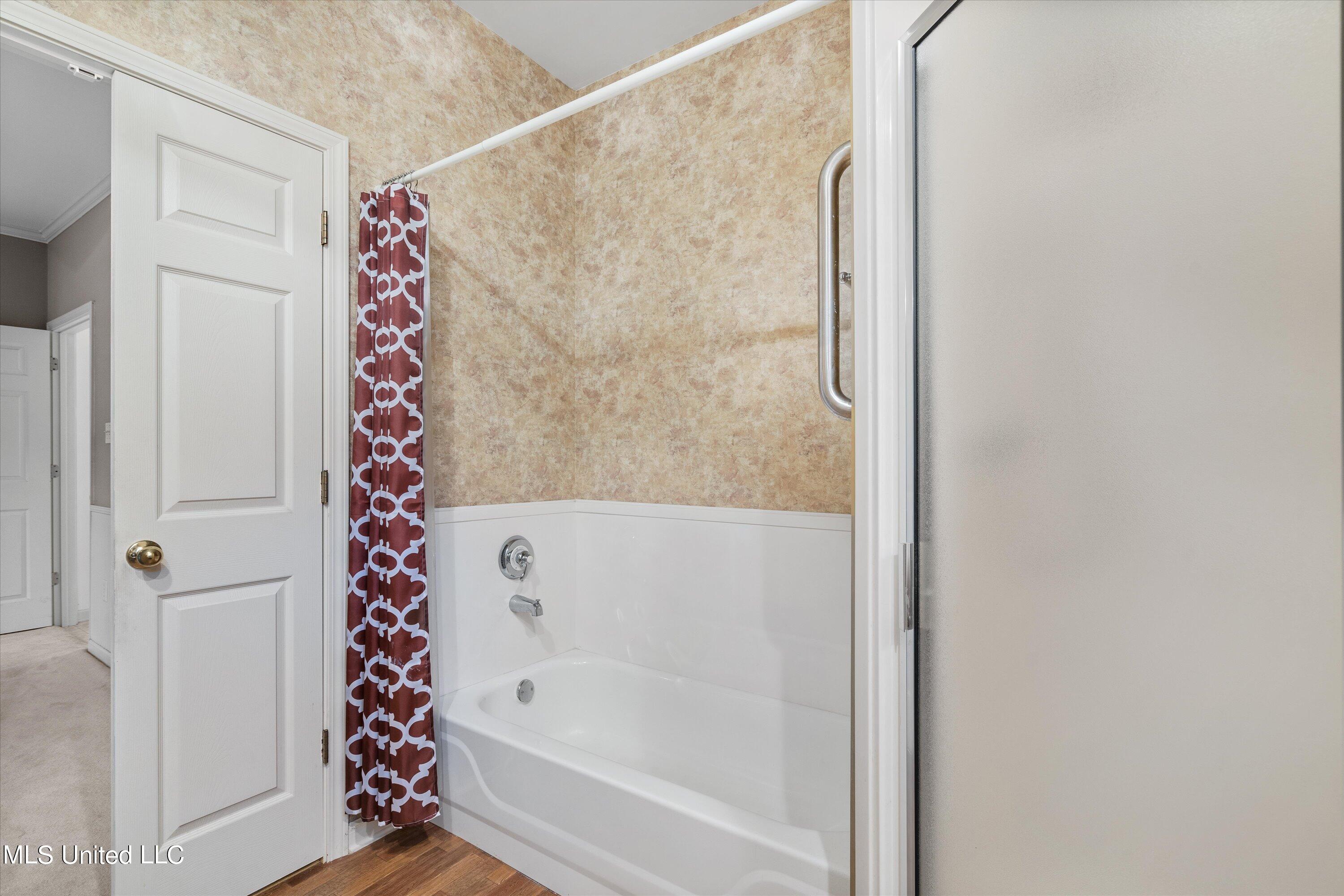9567 Woolsey Road Olive Branch, MS 38654 - Photo 13 of 25 11-Primary Bathroom