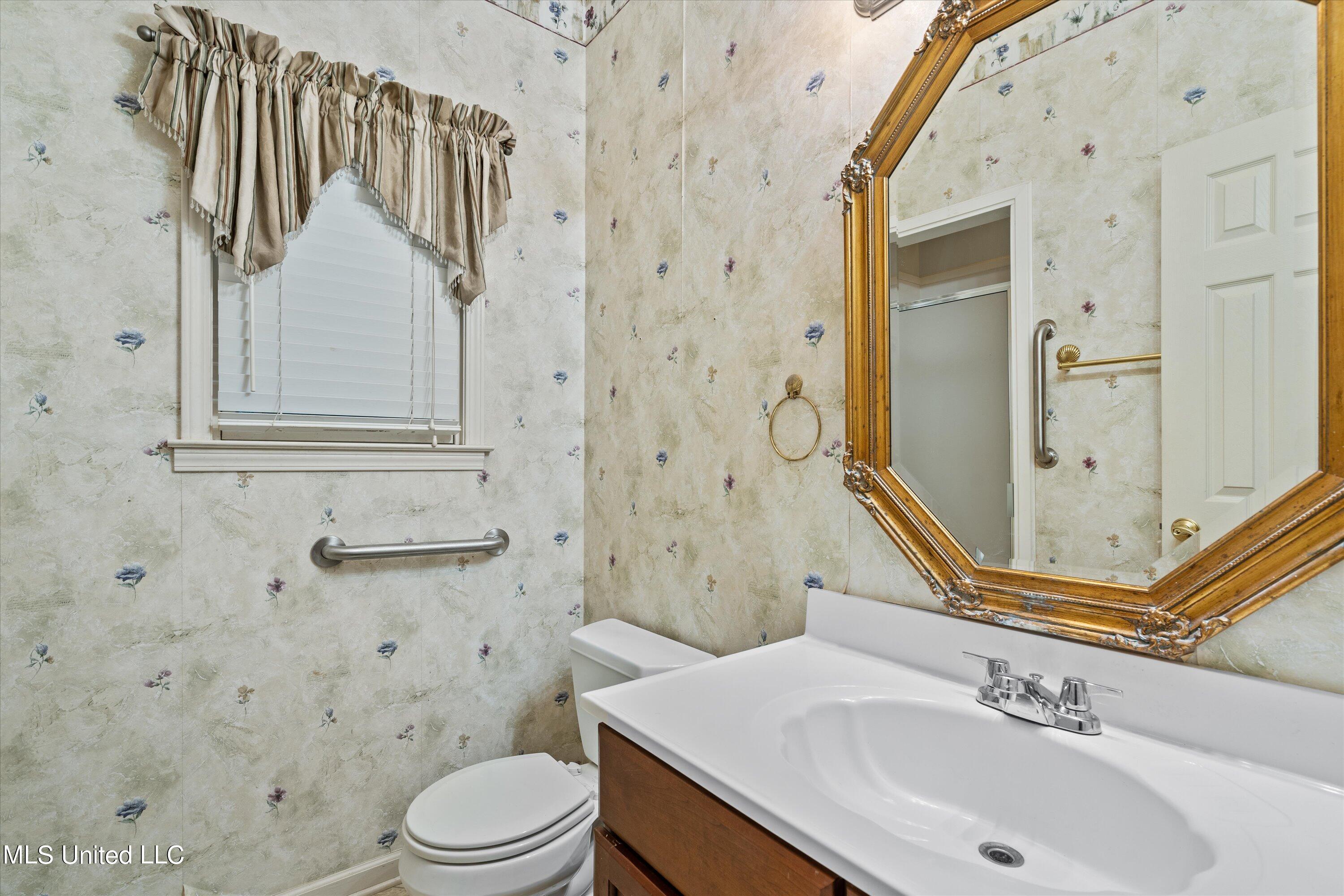 9567 Woolsey Road Olive Branch, MS 38654 - Photo 17 of 25 19-Guest Bathroom