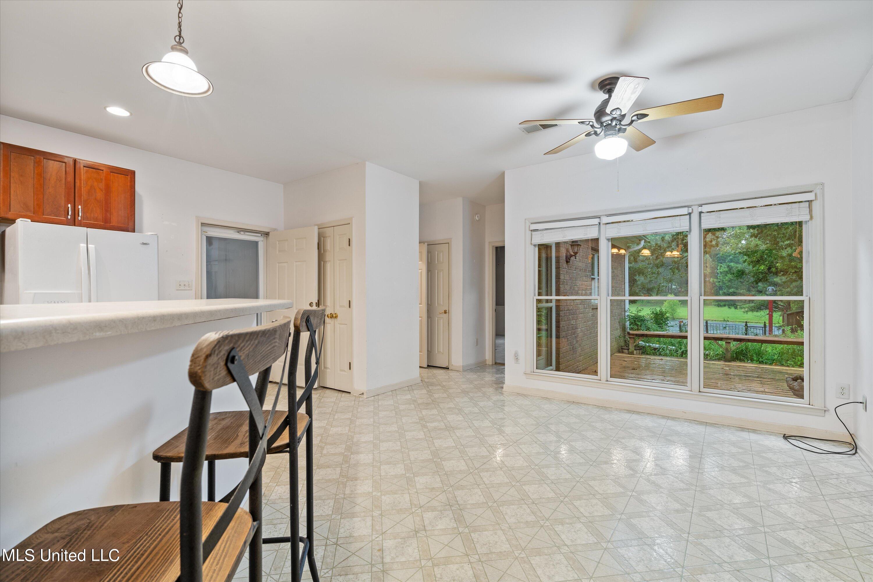 9567 Woolsey Road Olive Branch, MS 38654 - Photo 4 of 25 04-Breakfast Area