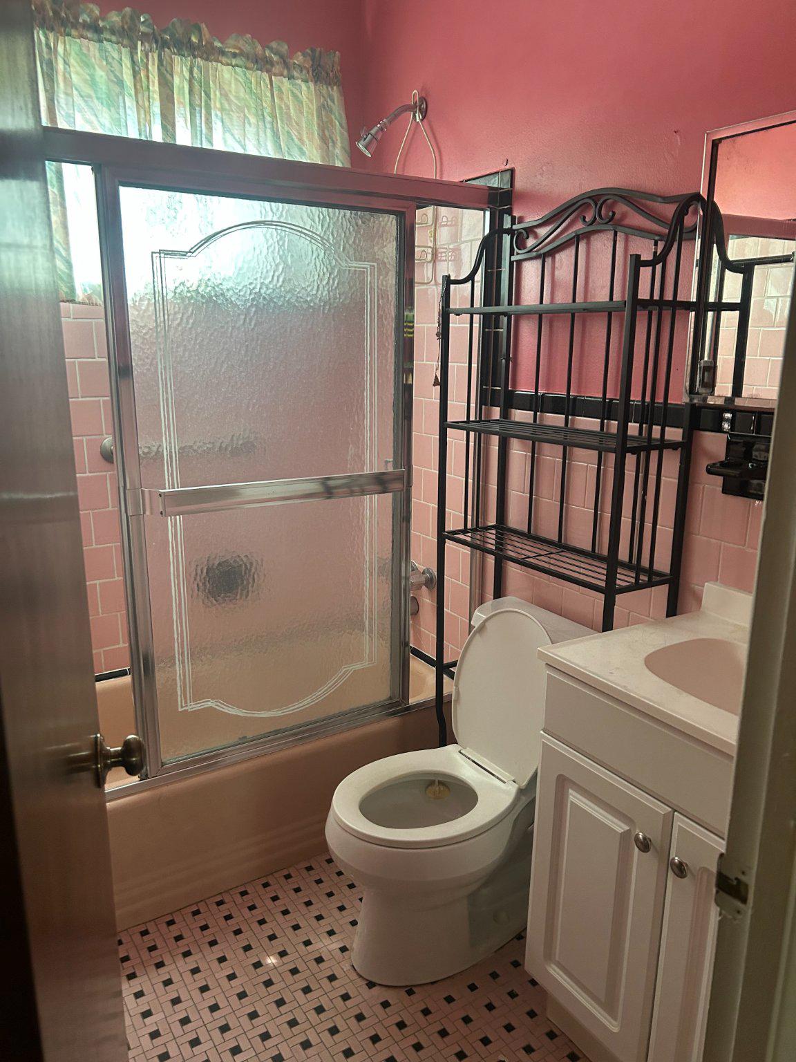9904 Lanham Severn Road Lanham, MD 20706 - Photo 8 of 14 Full bathroom on the maon level