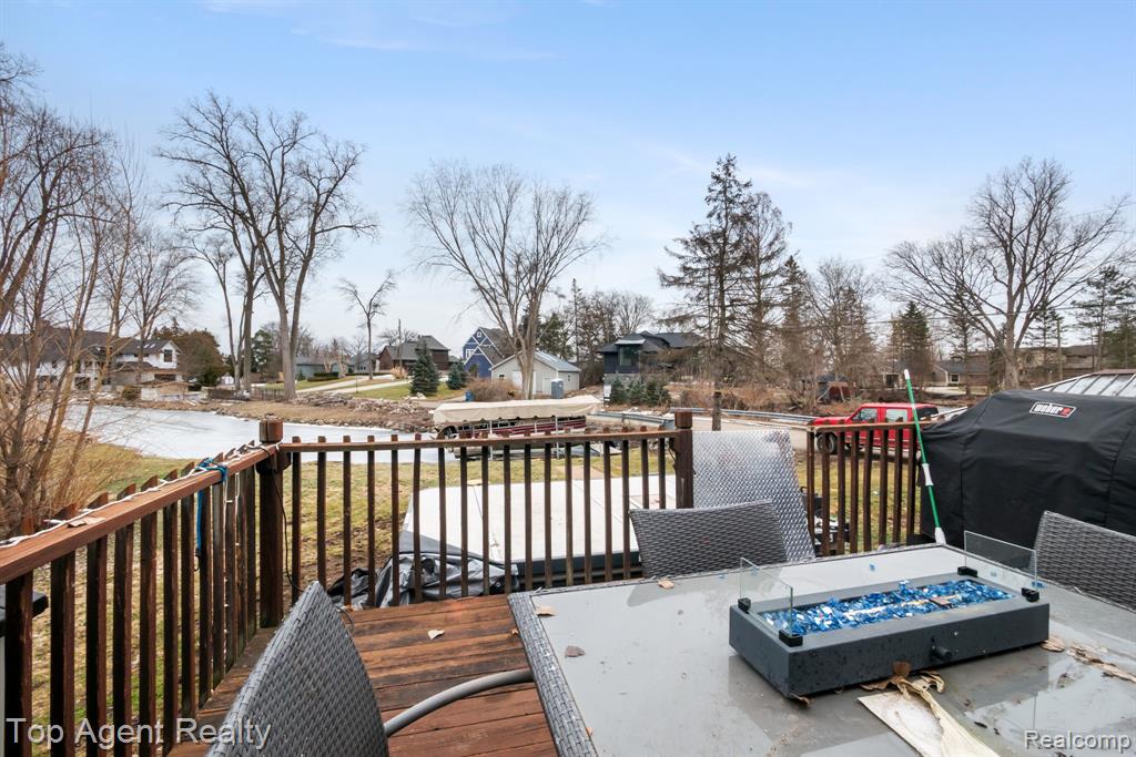 2065 Ridgemont Street Commerce Township, MI 48382 - Photo 29 of 35