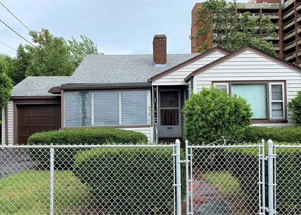 $2,800 | 20 Chapman Street, Quincy, MA 02170