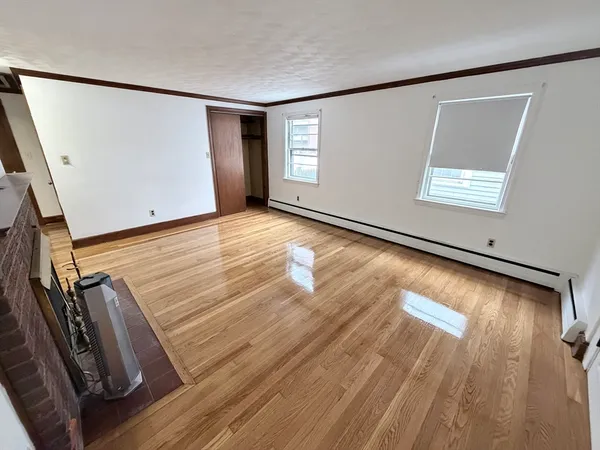 $2,800 | 20 Chapman Street, Quincy, MA 02170