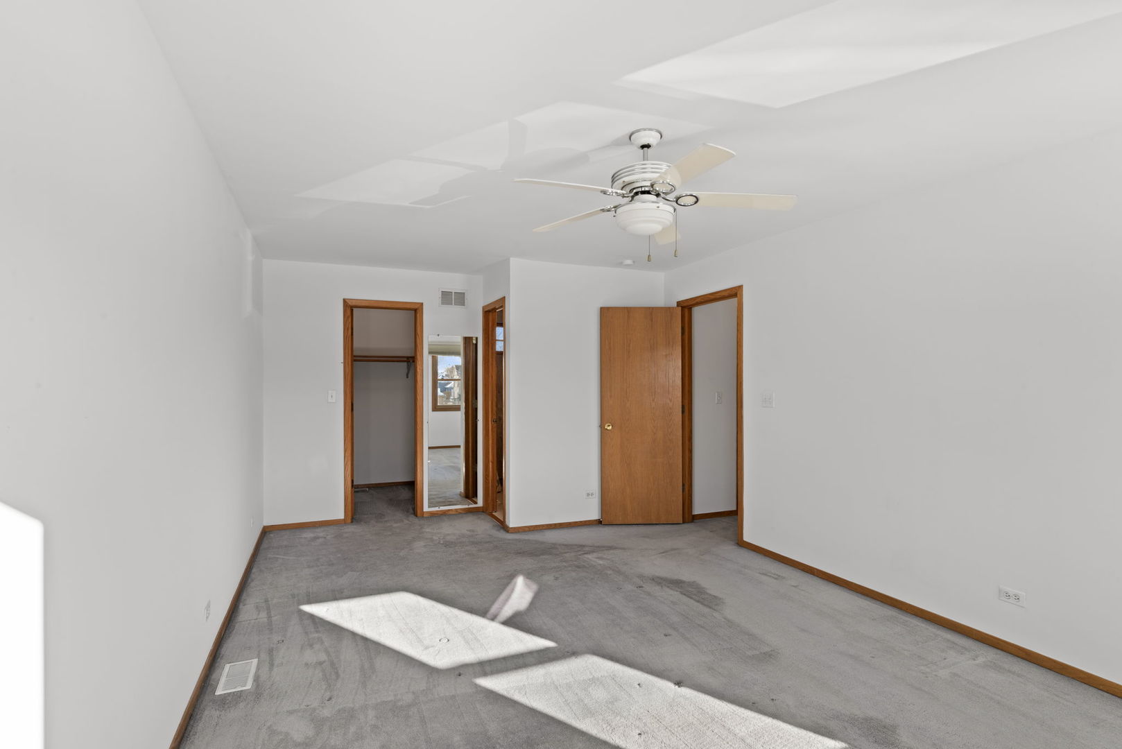 1136 10 Pin Lane Zion, IL 60099 - Photo 15 of 33