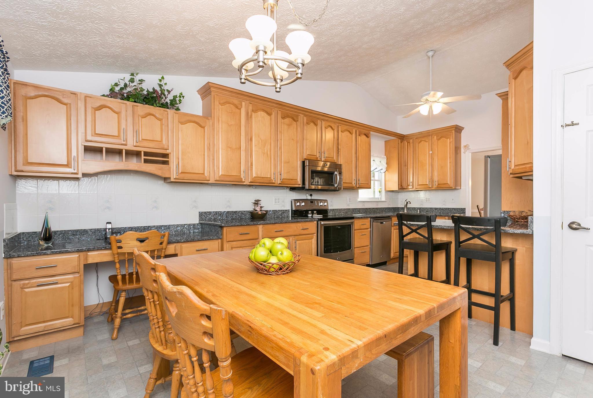 9421 Gunview Road Baltimore, MD 21236 - Photo 3 of 30 Spacious kitchen with breakfast nook