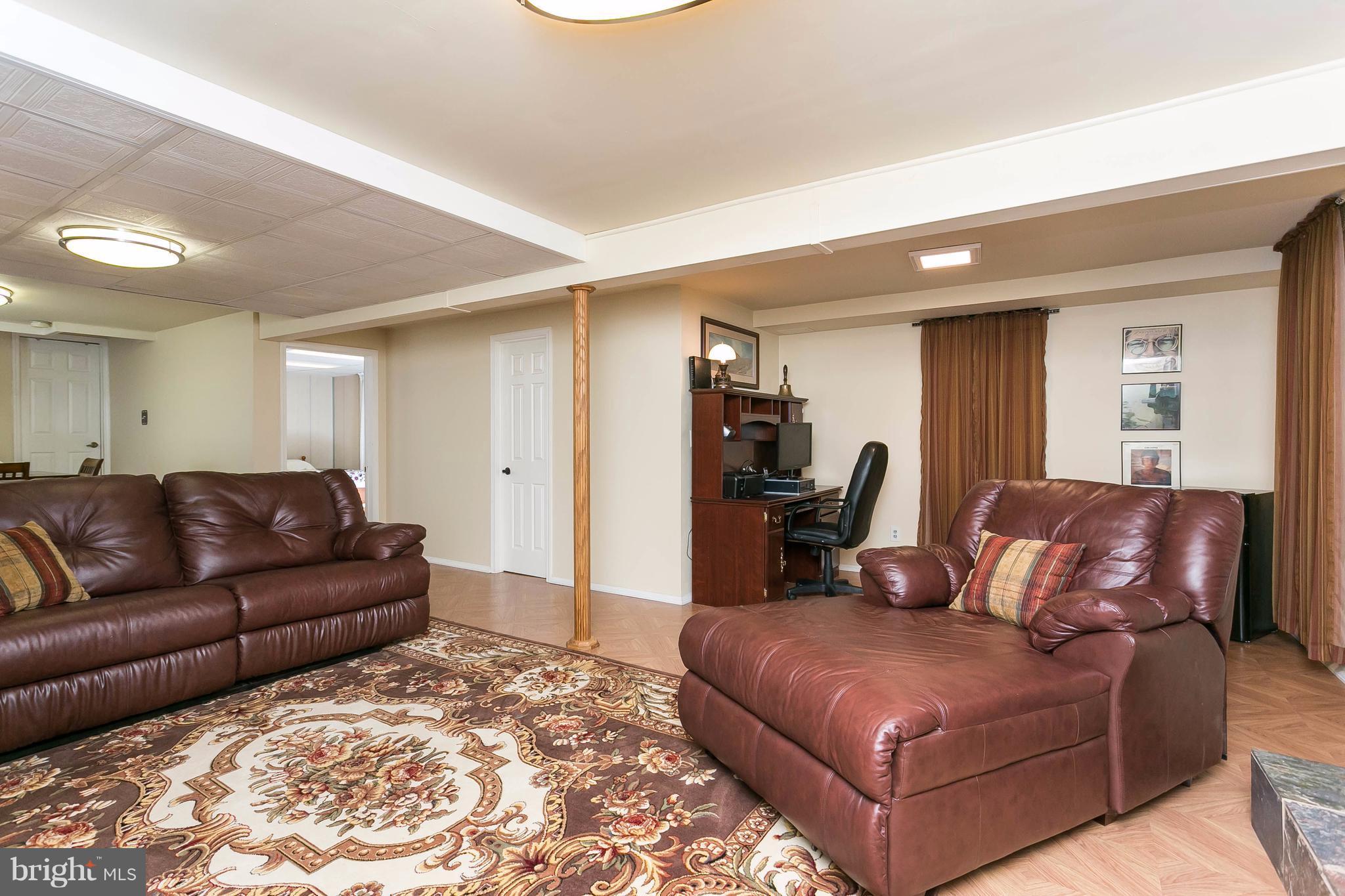 9421 Gunview Road Baltimore, MD 21236 - Photo 21 of 30 Lots of entertaining space!