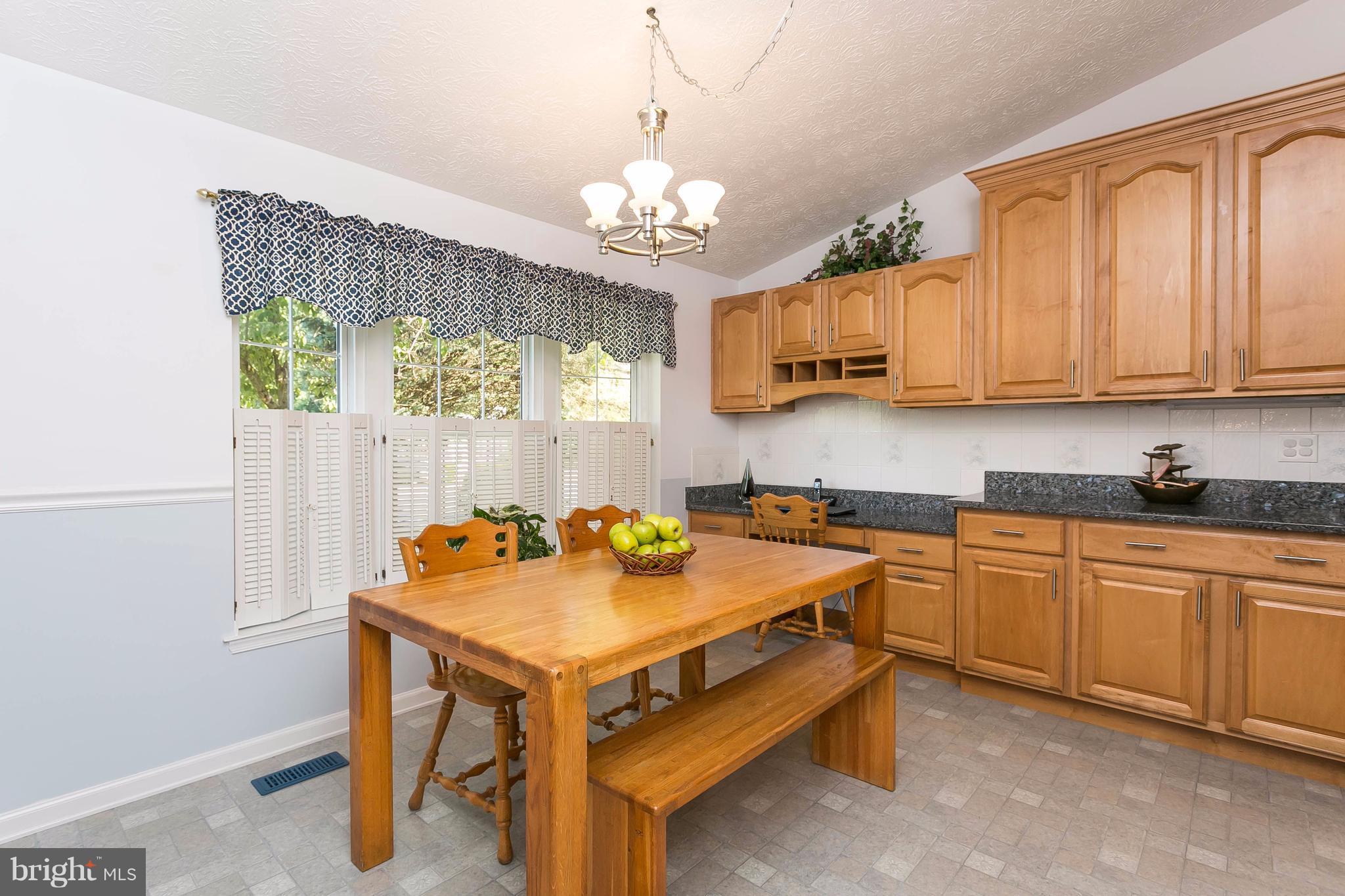 9421 Gunview Road Baltimore, MD 21236 - Photo 6 of 30 Breakfast nook with a built-in desk.