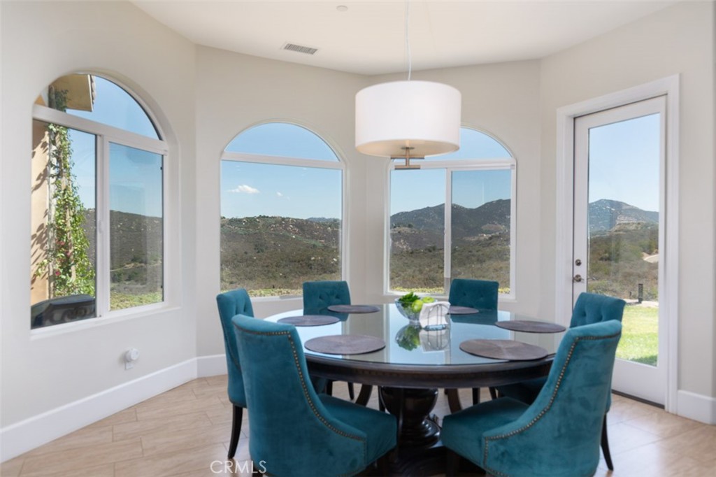 2260 Panoramic Way Vista, CA 92084 - Photo 11 of 55