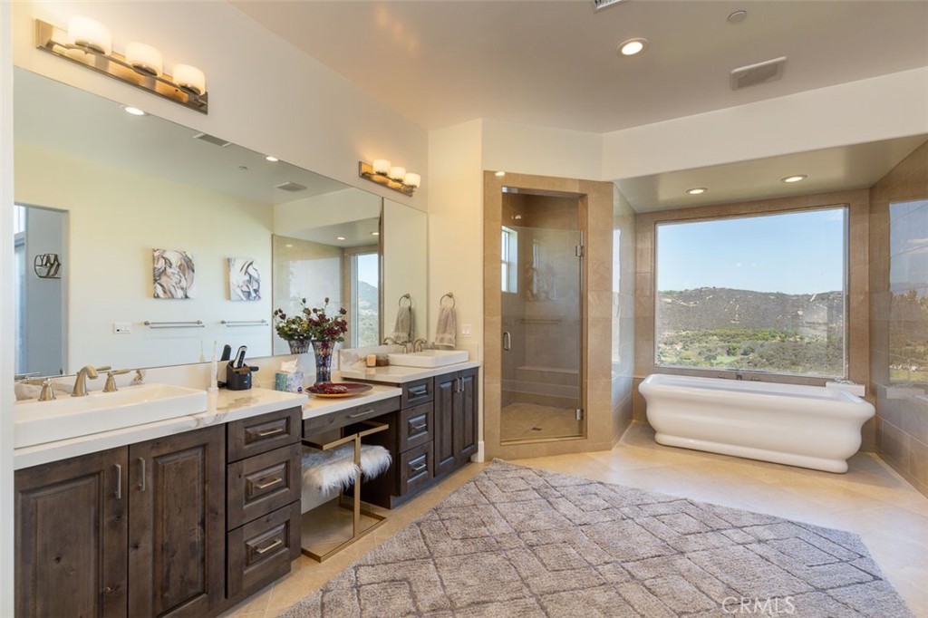 2260 Panoramic Way Vista, CA 92084 - Photo 16 of 55