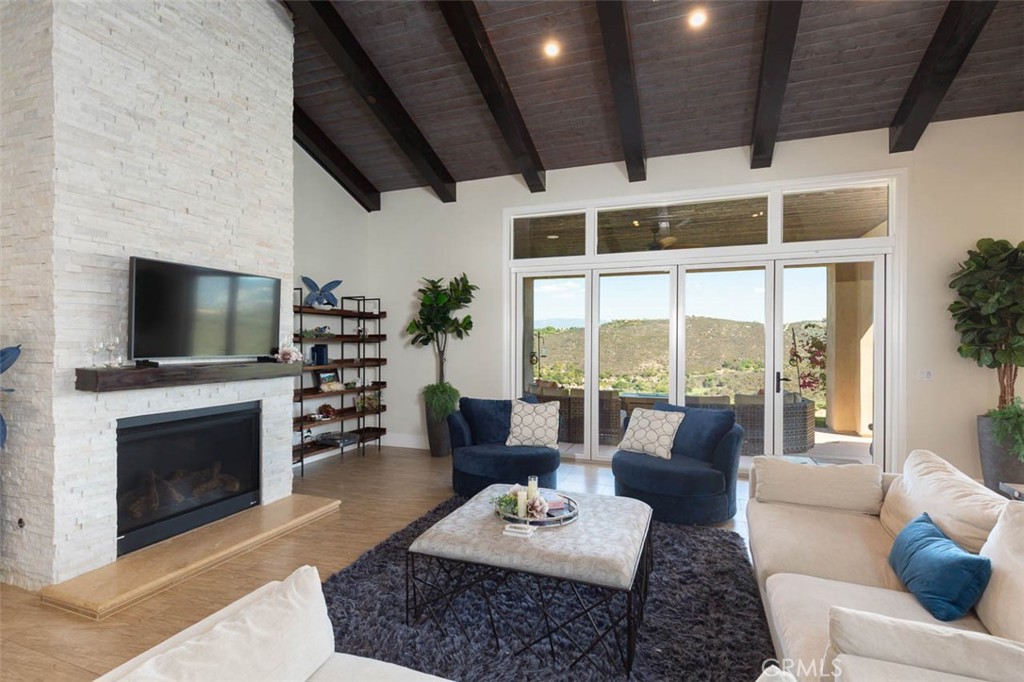 2260 Panoramic Way Vista, CA 92084 - Photo 5 of 55