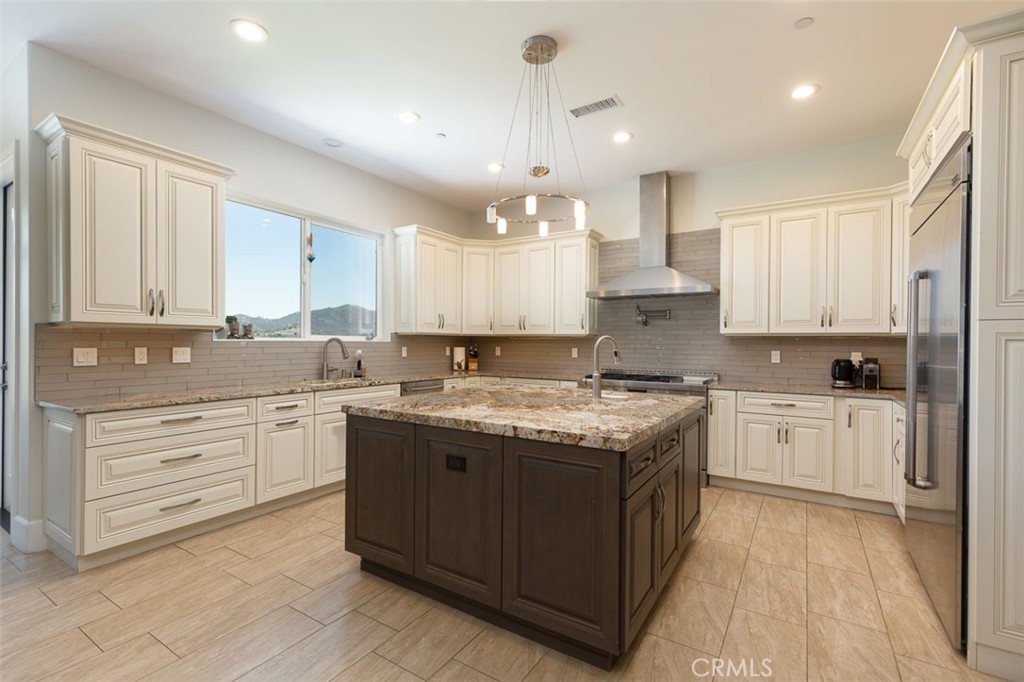 2260 Panoramic Way Vista, CA 92084 - Photo 8 of 55