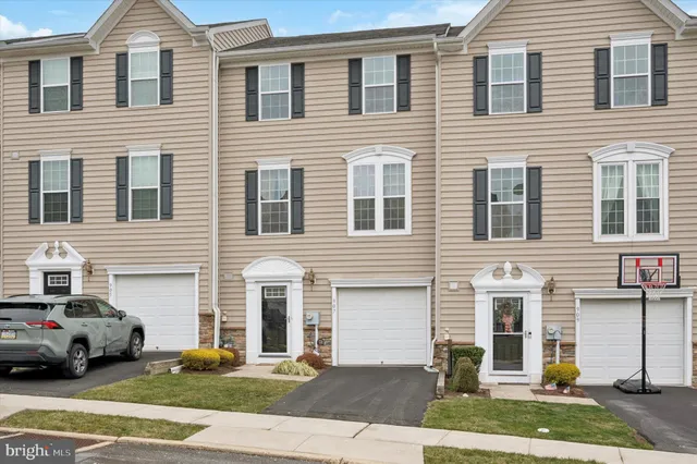 $3,200 | 907 Susan Circle, North Wales, PA 19454