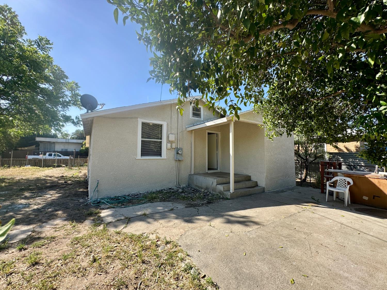809 Washington Avenue Madera, CA 93638 - Photo 15 of 20 a backyard of a house with yard and outdoor seating