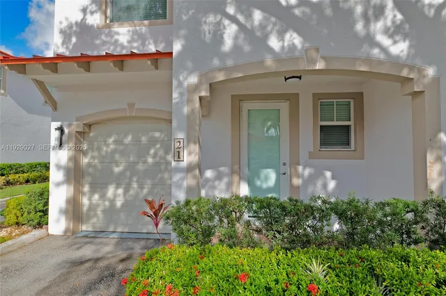 $3,250 | 4088 West Palm Aire Drive, Unit 21, Pompano Beach, FL 33069