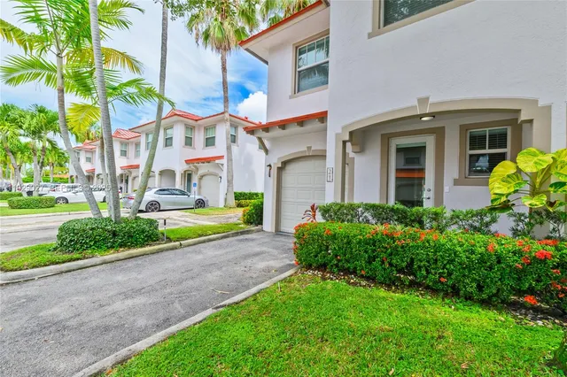 $3,250 | 4088 West Palm Aire Drive, Unit 21, Pompano Beach, FL 33069