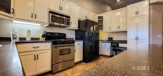 945 West Benson Avenue Ridgecrest, CA 93555 - Photo 11 of 32 Gallery Image 11