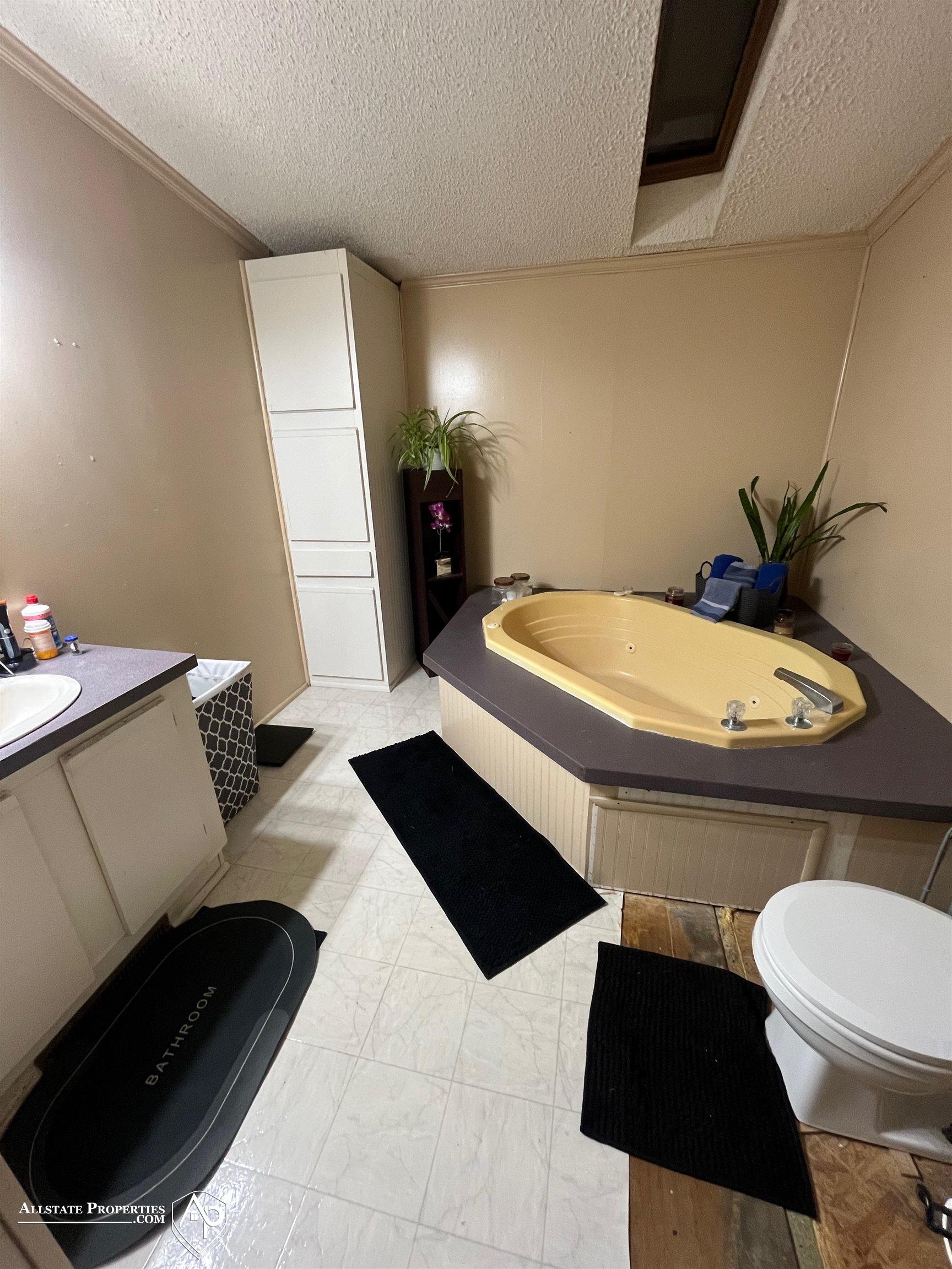 5440 East Coldwater Road Flint, MI 48506 - Photo 22 of 37