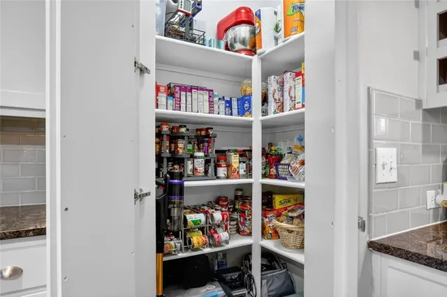 $425,000 | 1402 182nd Street, Smithville, MO 64089