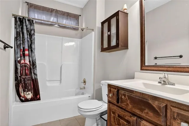 $425,000 | 1402 182nd Street, Smithville, MO 64089