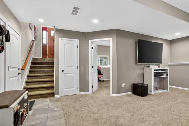 $425,000 | 1402 182nd Street, Smithville, MO 64089