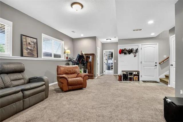 $425,000 | 1402 182nd Street, Smithville, MO 64089