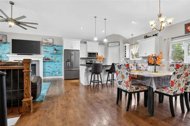 $425,000 | 1402 182nd Street, Smithville, MO 64089