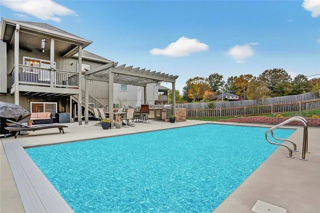 $425,000 | 1402 182nd Street, Smithville, MO 64089