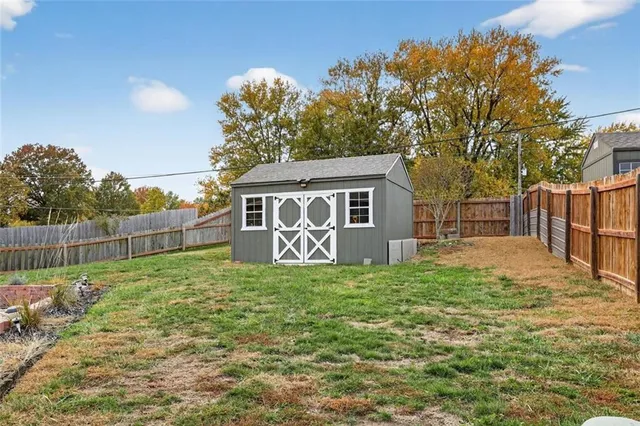 $425,000 | 1402 182nd Street, Smithville, MO 64089