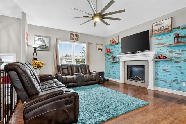 $425,000 | 1402 182nd Street, Smithville, MO 64089