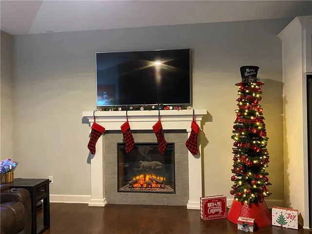 $425,000 | 1402 182nd Street, Smithville, MO 64089