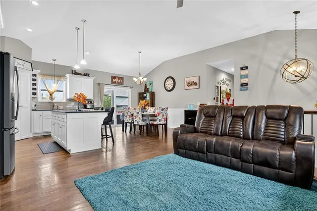 $425,000 | 1402 182nd Street, Smithville, MO 64089