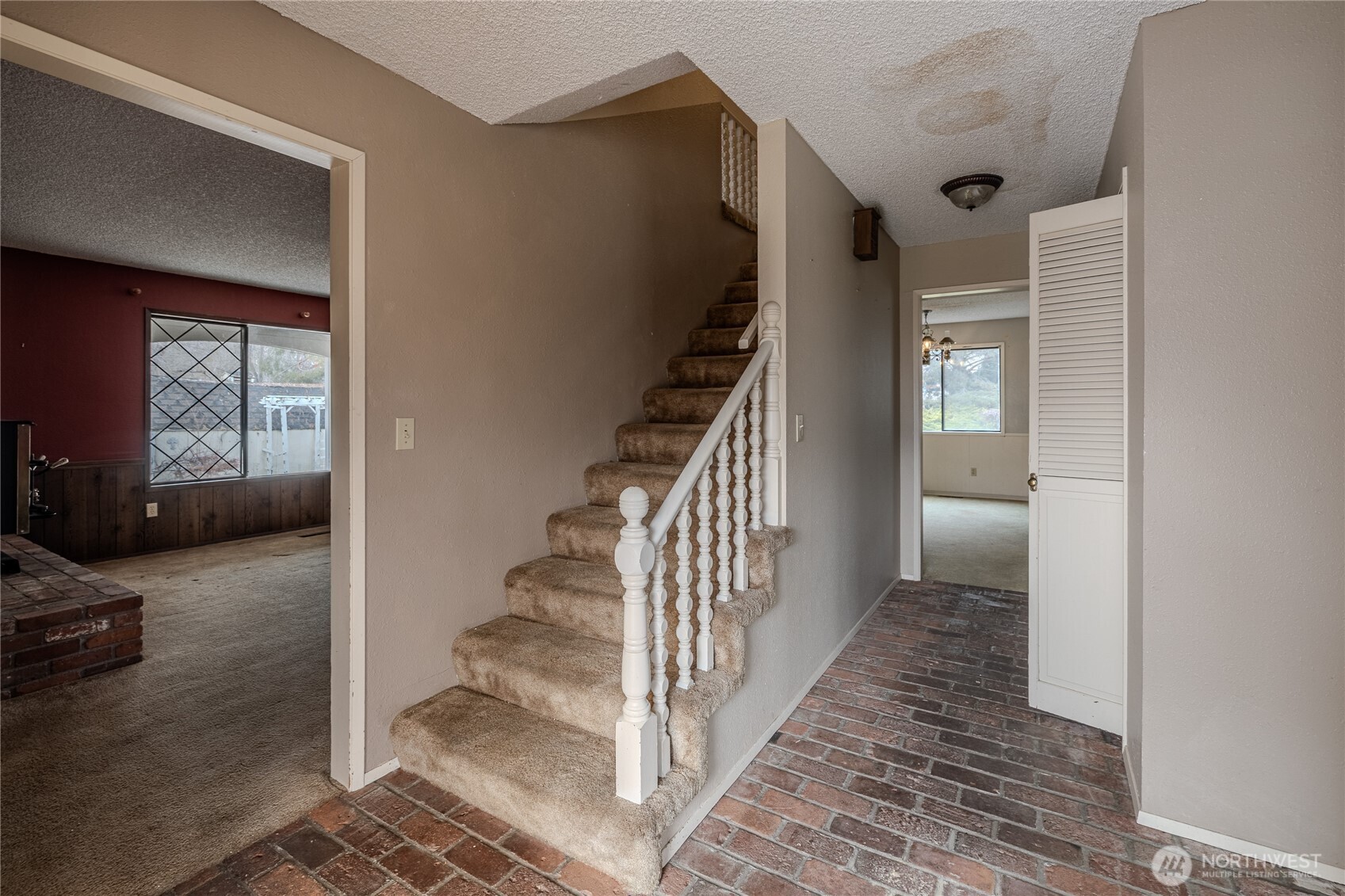 2328 Easy Street Wenatchee, WA 98801 - Photo 3 of 37