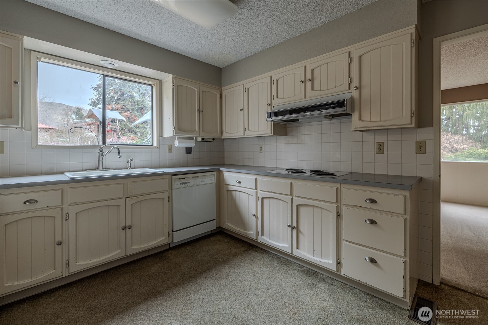 2328 Easy Street Wenatchee, WA 98801 - Photo 9 of 37