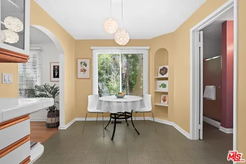 $1,895,000 | 825 South Stanley Avenue, Los Angeles, CA 90036