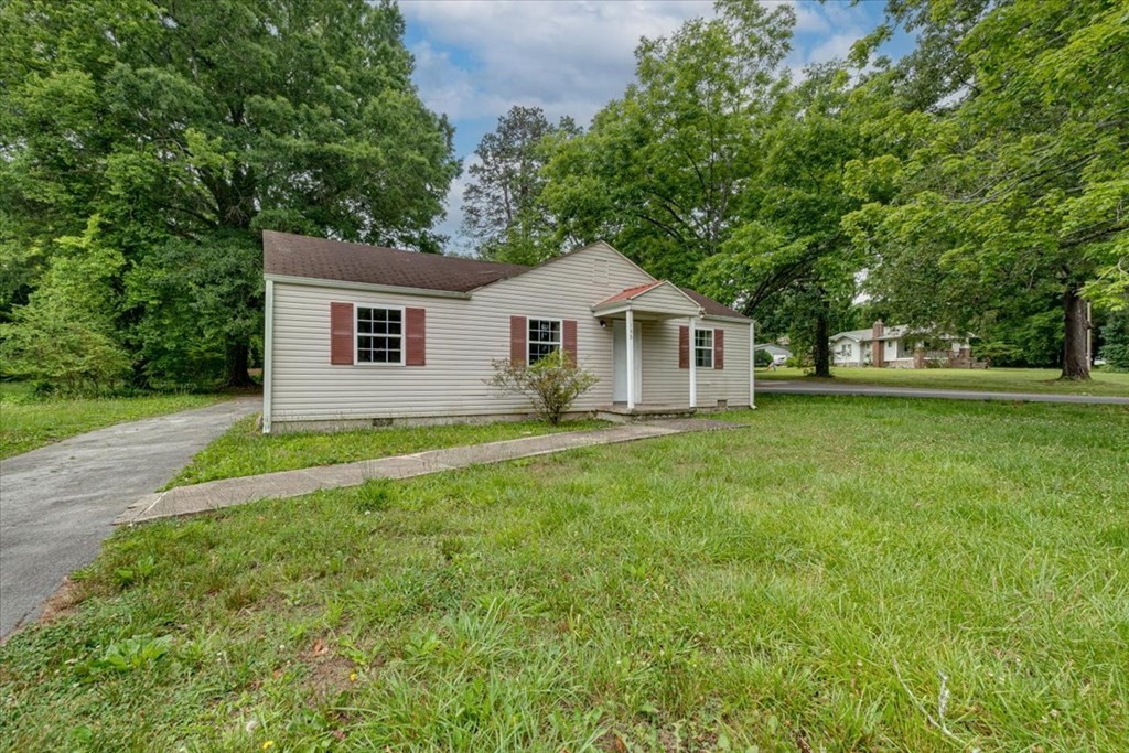 146 State Line Road Rossville, GA 30741 - Photo 2 of 18 a front view of a house with a yard