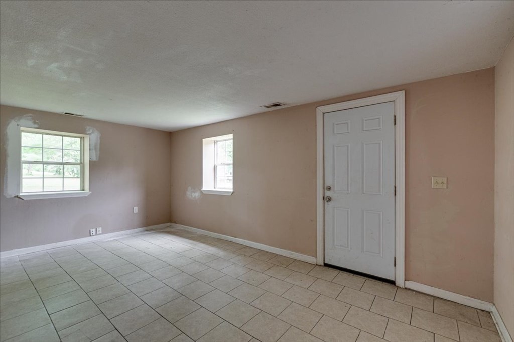 146 State Line Road Rossville, GA 30741 - Photo 3 of 18 a view of an empty room with window