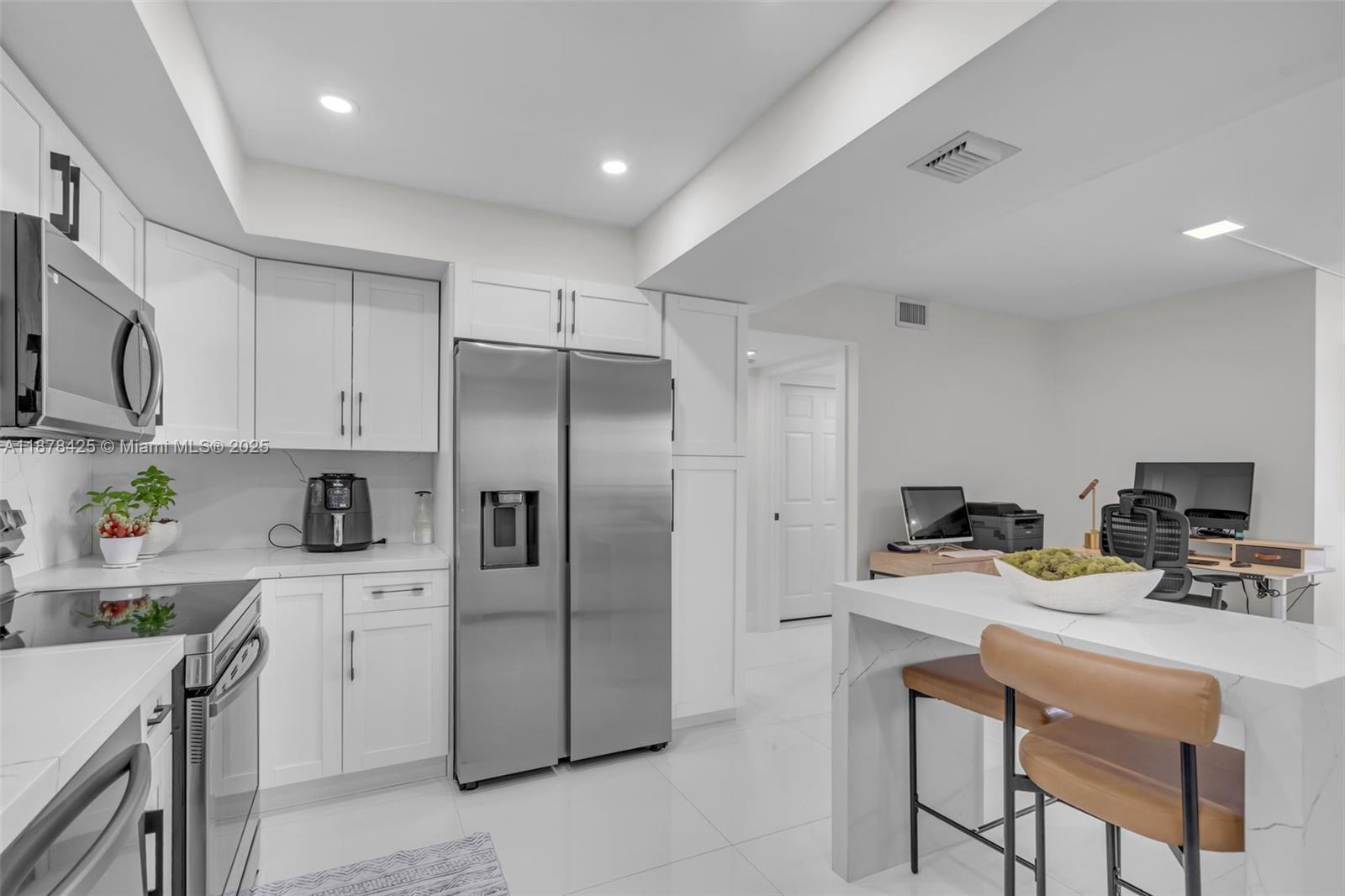 17720 North Bay Road, Unit 903 Sunny Isles Beach, FL 33160 - Photo 10 of 63