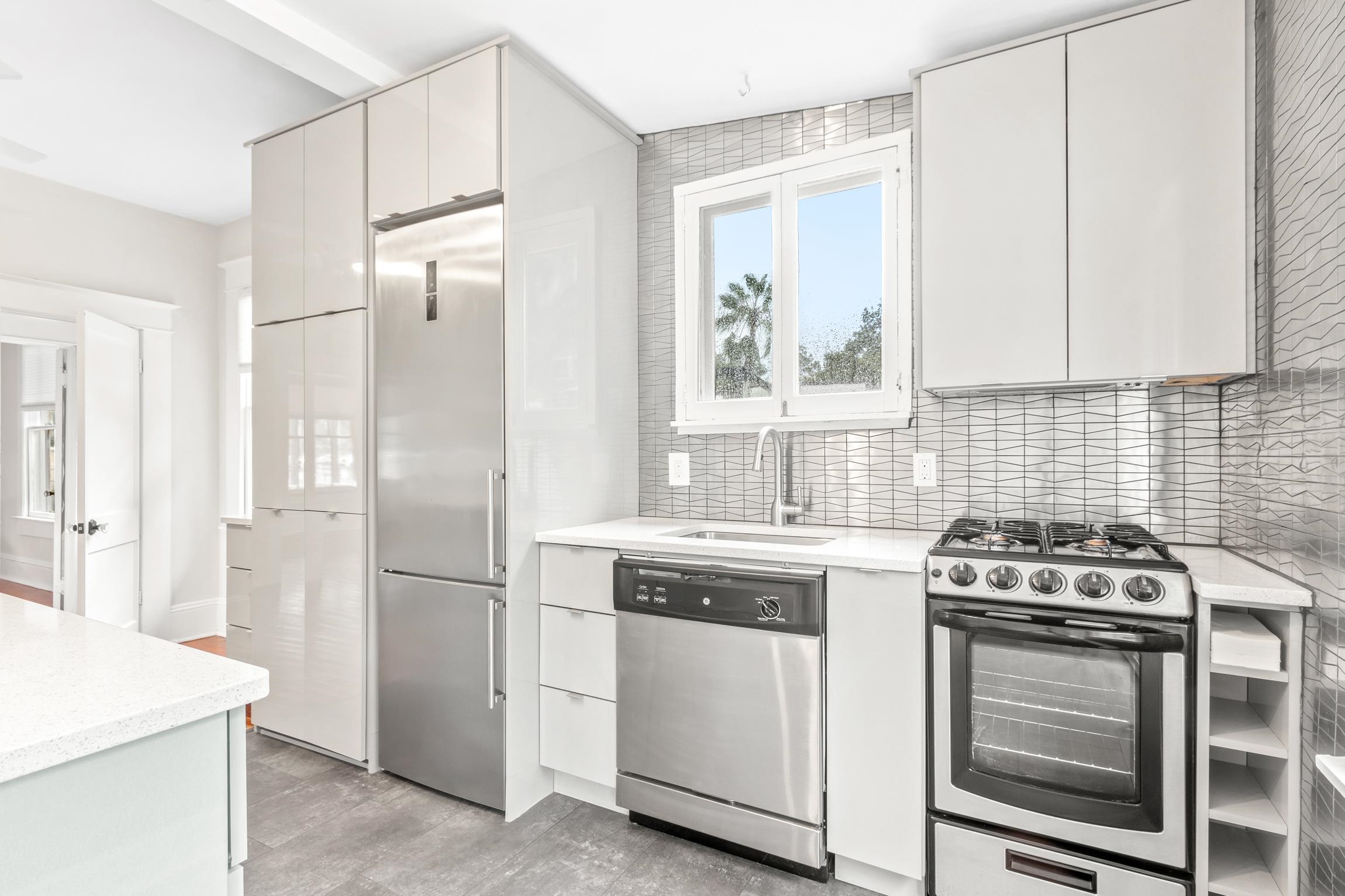 11 Hildreth Drive St. Augustine, FL 32084 - Photo 6 of 42 a kitchen with a stove sink and refrigerator