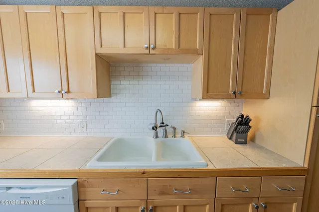 $288,900 | 212 West Kitty Hawk Road, Kitty Hawk, NC 27949